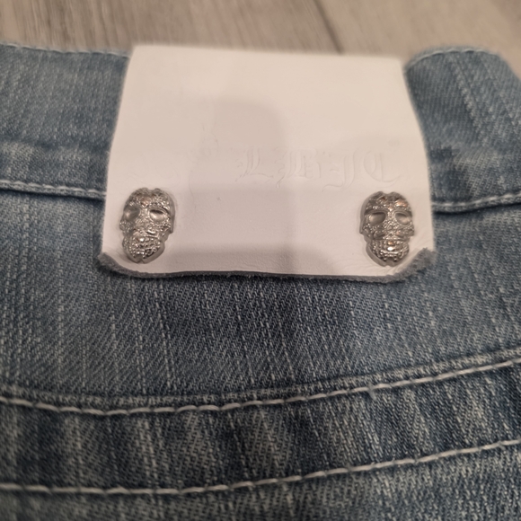 Laguna Beach Jean Co. Women’s Acid Wash Skull Studded Low Waist Straight Size 31 - Picture 4 of 15